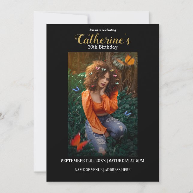 Invitación personalizada de oro y cumpleaños negro (Anverso)