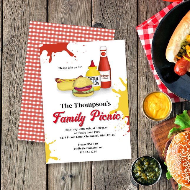 Invitación Personalizado BBQ de verano de Picnic Familiar (Family Picnic Custom Invitations, With Hamburger, Hot Dogs, Ketchup and Mustard artwork.)