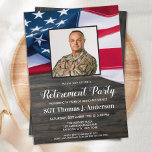 Invitación Personalizado De Jubilación Militar Foto Bandera E<br><div class="desc">Invitaciones a la Jubilación Militar de la Bandera Americana - Celebra años de servicio dedicado, e invita a amigos y familia a tu fiesta de retiro militar con esta Invitación a la Jubilación de la Bandera Americana - Diseño de la bandera norteamericana en madera rústica. Esta invitación a la jubilación...</div>