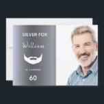 Invitación Personalizado de la fiesta de cumpleaños de Silver<br><div class="desc">Tema del zorro plateado. Una falsa invitación para fiestas de plata para hombres, chicos. Un ícono blanco, barba y bigote macho. Un oscuro fondo metálico de Relieve metalizado falso plateado. Texto blanco. Personalice y agregue un nombre, detalles del fiesta y una foto de tamaño vertical. Con el texto: Fox de...</div>
