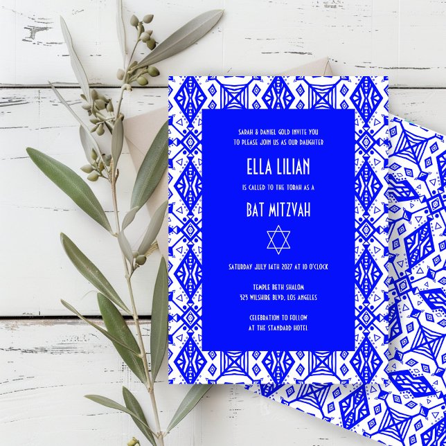 Invitación Personalizado de patrón geométrico B'nai Bat Bar M (Blue White Geometric Pattern Custom B'nai Bat Bar Mitzvah Invitation
)
