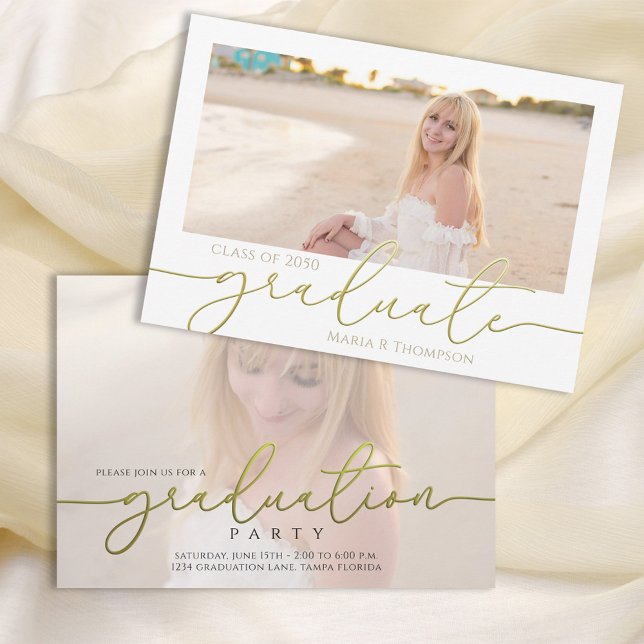 Invitación Personalizado elegante de foto de graduación de gu (Graduation photo invitation template with elegant gold calligraphy script. )