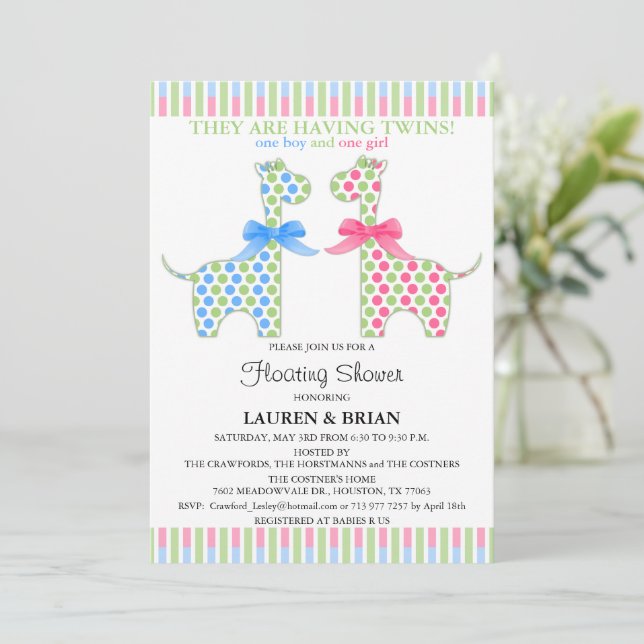 Invitación Personalizado Twin Giraffe Flotando Baby Shower (Anverso de pie)