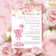 Pétalos florales rosados y ducha de novia Prosecco