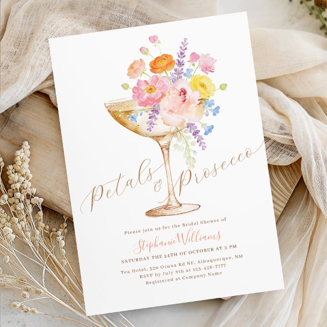 Invitación Petals & Prosecco Floral Bridal Shower Invitation (Subido por el creador)
