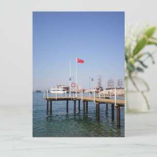 Invitación Pier con vistas al mar con yate en Turquía