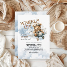 Piloto de osito de peluche en camino de bebé