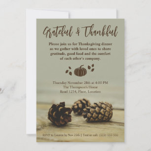 Invitación Piñas de Otoño Rústicas Sobre Calabaza de Madera D