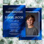 Invitación Pinceles azules Personalizado Foto BAR BAT MITZVAH<br><div class="desc">Personalizar esta invitación moderna del Bar o Bat MItzvah. Haga clic en "personalizar" para editar el texto y añadir una foto al fondo. Puede ajustar aún más las fuentes, el diseño y los colores. Todo es personalizable. Disponible como tarjetas, postales y descargas digitales. Por favor, envíe un mensaje si tiene...</div>