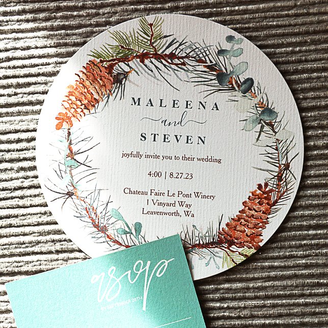 Invitación Pine Needle Eucalyptus Pinecone Wreath Boda (Pine Needle Wreath with Pinecones and Eucalyptus, Winter Wedding Invitations)