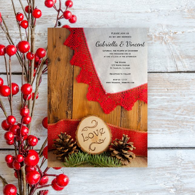 Invitación Pines rústicos y boda de invierno de encaje rojo (Set a festive tone for your marriage with the Rustic Pines Red Lace Barn Wedding Invitation.)