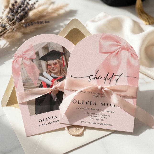 Invitación Pink Bow Coquette Arched Photo Graduation Party (Subido por el creador)