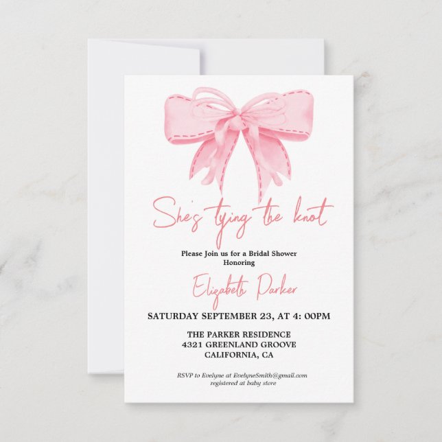 Invitación Pink Bow ella está atando el nudo Bridal Shower (Anverso)