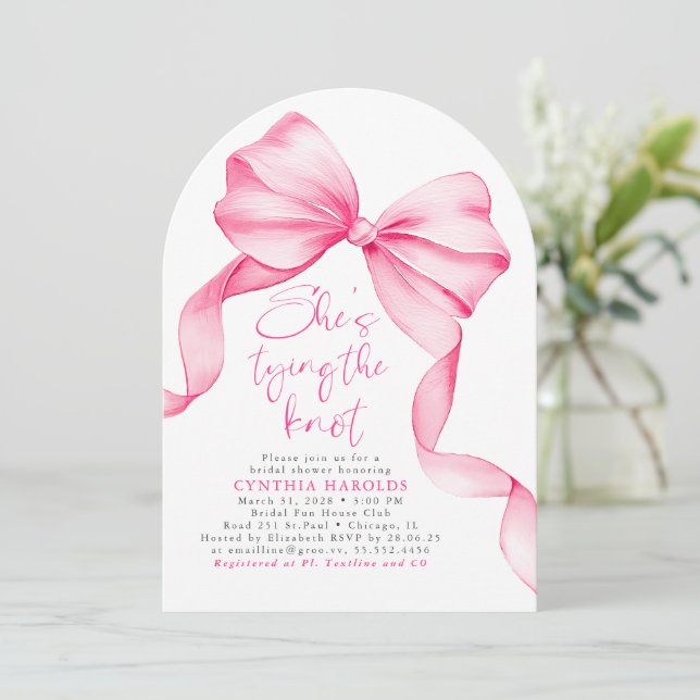 Invitación Pink Bow She's Tying the Knot Bridal Shower Photo (Anverso de pie)