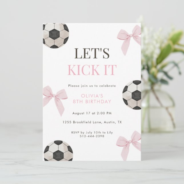 Invitación Pink Bow Soccer Birthday Party for Girls Coquette  (Anverso de pie)
