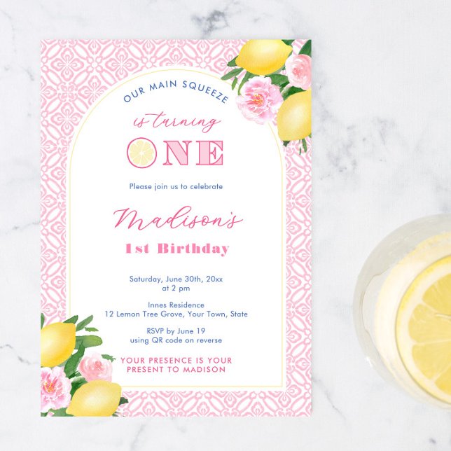 Invitación Pink Citrus Main Squeeze Girl's 1st Birthday Party (Girly pretty pink Main Squeeze 1st birthday party invitations for a little girl with lemons)