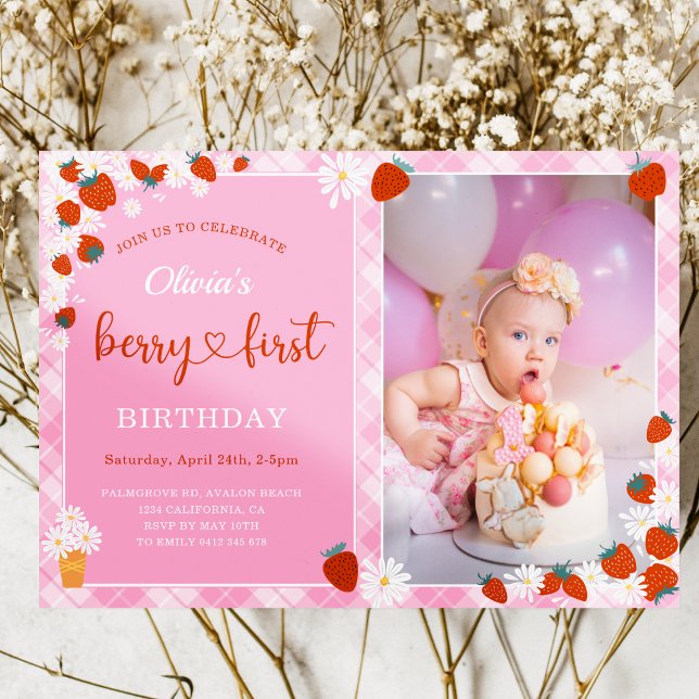 Invitación Pink Gingham Daisy flor Berry First Birday (Pink Gingham Daisy flower Strawberry Berry sweet with Photo Girl First Birthday Invitation
)