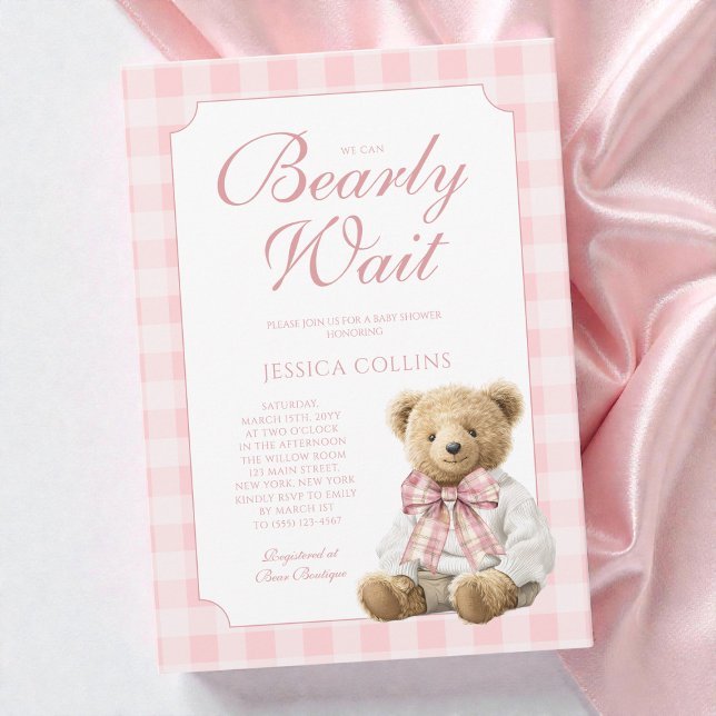 Invitación Pink Gingham Girl We Can Bearly Wait Baby Shower (Pink Gingham Girl We Can Bearly Wait Baby Shower Invitation)
