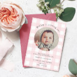 Invitación Pink Gingham Photo Birthday<br><div class="desc">Celebra el chica de cumpleaños con esta invitación de cumpleaños de gingham. El diseño presenta un diseño de gingham intemporal y se puede personalizar con tu propia foto. Todo el texto es completamente editable y se puede personalizar para que se adapte a cualquier cumpleaños o evento. Para una personalización más...</div>