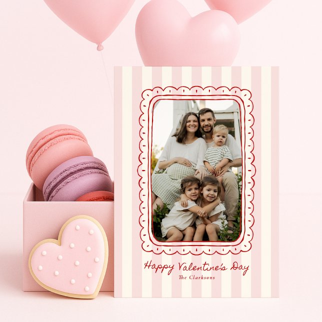 Invitación Pink Striped Scalloped Frame Valentine’s Day card (Subido por el creador)
