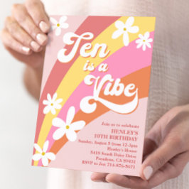 Invitación Pink Ten es un Vibe Retro Daisy Rainbow Birday
