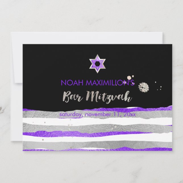 Invitación PixDezines faux plata/púrpura/rayas bar mitzvah (Anverso)