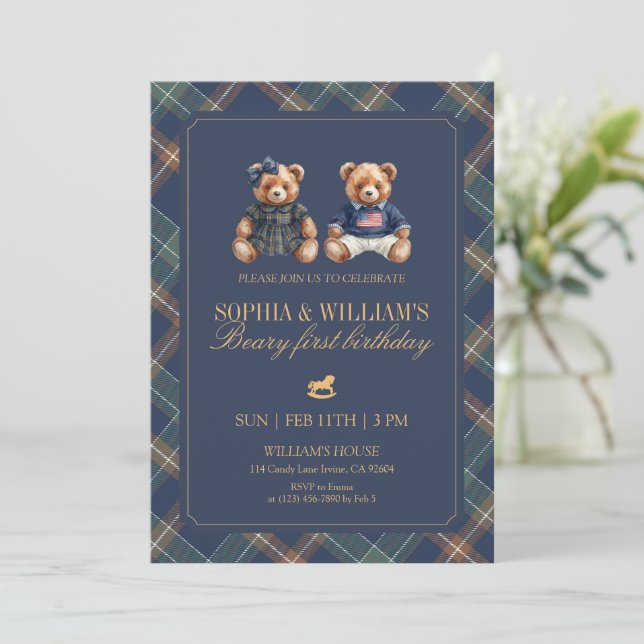 Invitación Plaid Twins Teddy Navy Tartan Bear 1st Birthday (Anverso de pie)