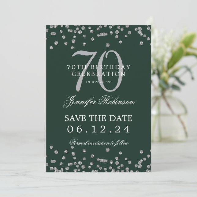 Invitación Plata 70 cumpleaños Salven fecha Confetti Verde (Anverso de pie)