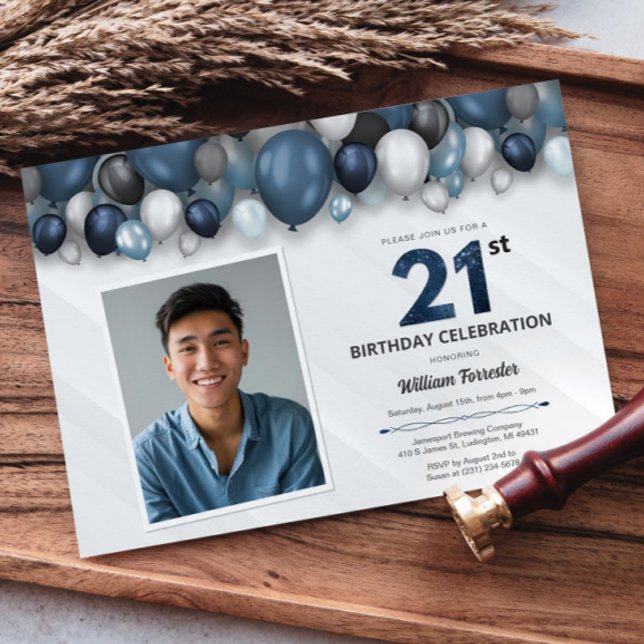 Invitación Plata azul, foto de cumpleaños 21 en blanco y negr (Blue Silver Black & White 21st Birthday Photo Invitation)