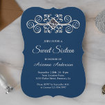 Invitación Plata Azul Navy Flourish Diamante Dulce Dieciséis<br><div class="desc">Sorprenda a sus huéspedes con esta elegante y dulce invitación de dieciséis, que presenta un hermoso diseño floreciente con un fondo azul. Simplemente agregue los detalles de su evento en esta plantilla fácil de usar para convertirla en una invitación única. Voltea la tarjeta para revelar una textura falsa de purpurina...</div>