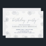 Invitación Plata Estiloso Moderno 50. Fiesta de cumpleaños pa<br><div class="desc">Celebre su día especial con este elegante diseño de invitaciones para fiestas de cumpleaños que incluye una hermosa tipografía y patrones de fondo en textura de plata falsa.</div>