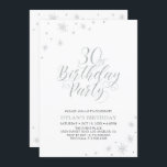 Invitación Plata y blanco | Moda moderna 30 Fiesta de cumplea<br><div class="desc">Celebremos su 30 aniversario con esta elegante invitación a la fiesta. Este diseño presenta tipografía de plata de moda en los gráficos de destello frontales y plata con una foto en el reverso. Reemplace la foto de ejemplo con la suya o elimínala si no la desea. El color de fondo...</div>