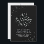 Invitación Plata y Negro | Moda moderna 40 Fiesta de cumpleañ<br><div class="desc">Celebremos su día especial con esta elegante invitación de fiesta de plata. Este diseño presenta la tipografía de moda plateada "40th Birthday Fiesta" con gráficos brillantes. El color de fondo está establecido en negro, pero no dude en cambiarlo para que coincida con el tema fiesta. Hay más invitaciones de cumpleaños...</div>