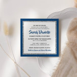 Invitación Plaza de Plata Azul de la Marina de Guerra Purpuri<br><div class="desc">Esta invitación a la moda de Bat Mitzvah presenta un purpurina falso y brillante en una capa sobre un fondo de color sólido. Utilice el formulario de plantilla para agregar su propia información. La Herramienta de diseño se puede utilizar para cambiar el estilo de fuente, el color y el diseño....</div>