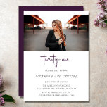 Invitación Plum Stylish Modern Photo 21st Birthday<br><div class="desc">Este guión moderno,  invitación a la fiesta de fotos de 21 años,  muestra acentos de ciruela oscura. Se pueden personalizar todos los tipos de letra y colores.</div>