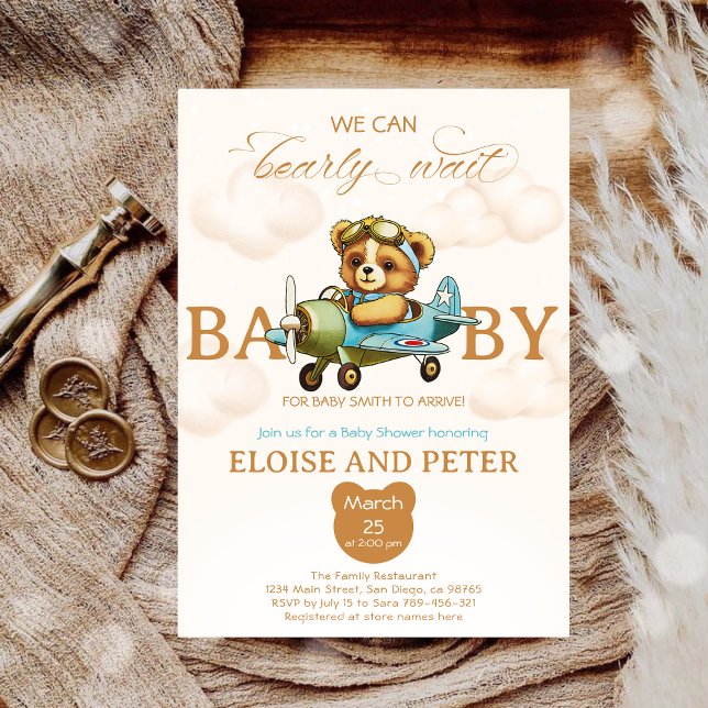 Invitación Podemos esperar a la ducha de bebé de Pilot Teddy  (We can bearly wait Pilot Teddy Bear baby shower Invitation)