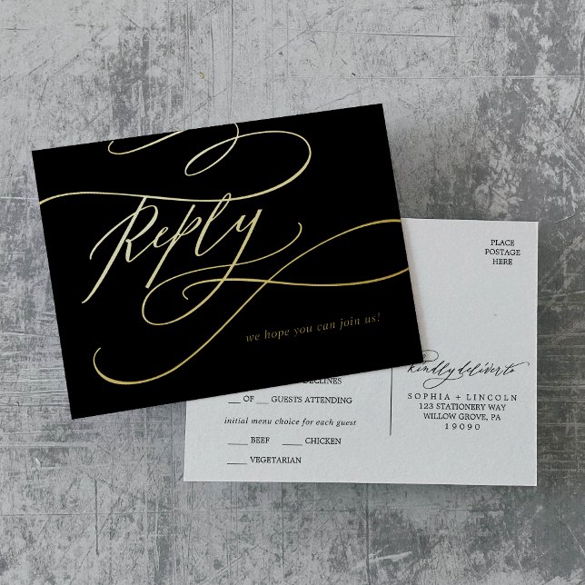 Invitación Postal Con Relieve Metalizado Caligrafía romántica Carne negra y Relieve metaliz (Romantic Calligraphy Black and Gold Foil Meal RSVP Foil Invitation Postcard)