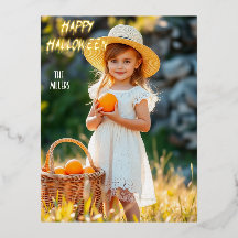 Chica con la cesta de calabaza Halloween