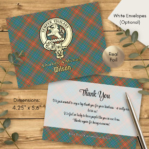 Invitación Postal Con Relieve Metalizado Crestón del Clan Wilson sobre antiguo tartán