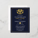 Invitación Postal Con Relieve Metalizado Elegante Marina Azul y Mascarada de Oro Dulce 16 F<br><div class="desc">Elegante Mascarada Azul y Oro de la Marina 16 Invitaciones postales de Relieve metalizado Fiesta. Con una máscara de Relieve metalizado dorado en la parte superior contra un fondo azul marino. Perfecto para una fiesta de 16 cumpleaños moderna y elegante.</div>