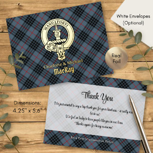Invitación Postal Con Relieve Metalizado Escudo de Clan MacKay sobre Tartán Azul