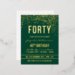 Invitación Postal Con Relieve Metalizado Esmeralda | Confetti de oro 40.º Fiesta de cumplea<br><div class="desc">Esmeralda | Invitaciones a postales de Relieve metalizado de Fiesta Gold Confetti 40th Birthday. Esta invitación formal, elegante, moderna y de moda a la fiesta de cuarenta años es apta para hombres o mujeres. Comprende líneas limpias doradas, un guión gótico elegante de funda superior y un sofisticado texto de Relieve...</div>