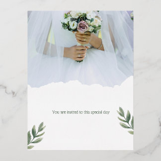 Invitación Postal Con Relieve Metalizado Está invitado a este día especial.