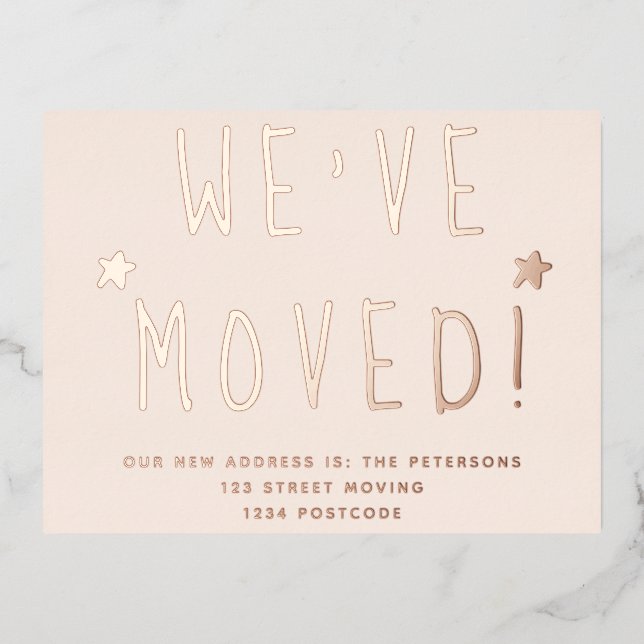 Invitación Postal Con Relieve Metalizado Hemos movido un sencillo guión blanco y negro (Anverso)