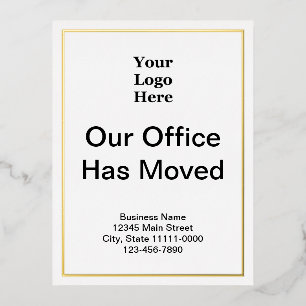 Invitación Postal Con Relieve Metalizado Nuestro Oficio Se Ha Mudado Blanco y Dorado