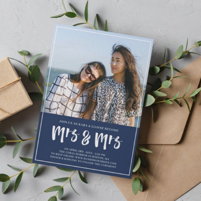 Invitación Preppy Navy Blue Mrs. Brush Script Boda (Subido por el creador)