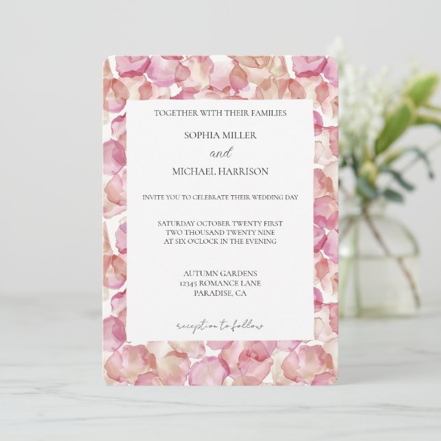 Invitación Pretty Cream Blush Pink Rose Petals Floral Wedding (Anverso de pie)