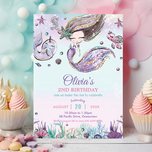 Invitación Prima de sirena bajo el mar Nacimiento de Narwhal  (cute brunette mermaid under the sea turtle seahorse purple pink pool birthday party invitation cards)