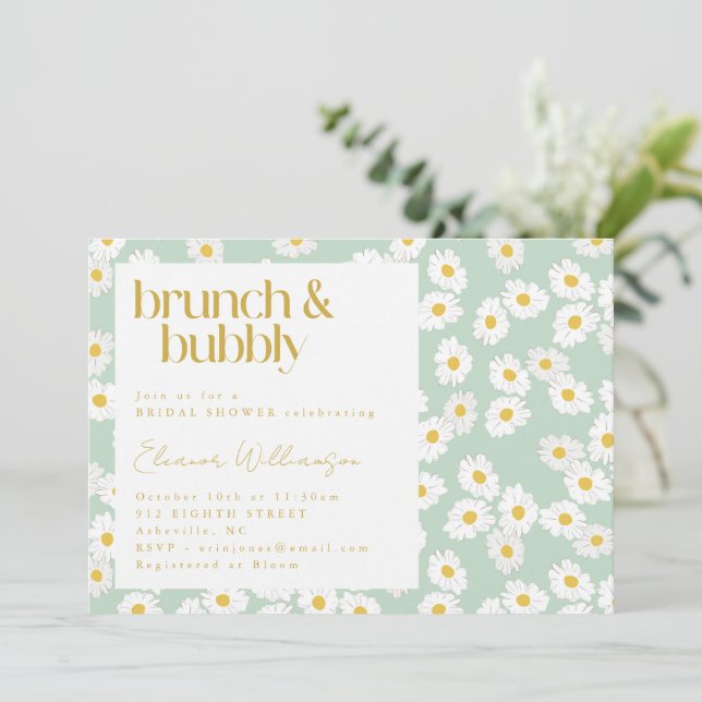 Invitación Primavera Pastel Sage Green Daisies Brunch Bubbly (Anverso de pie)