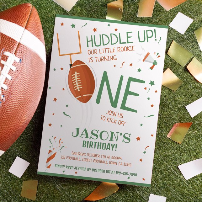 Invitación Primer cumpleaños de Huddle Up Green Rookie Footba (Subido por el creador)